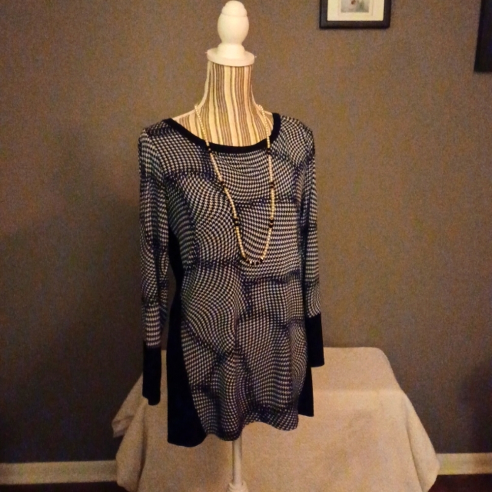 ND black/white long sleeve blouse, size Med